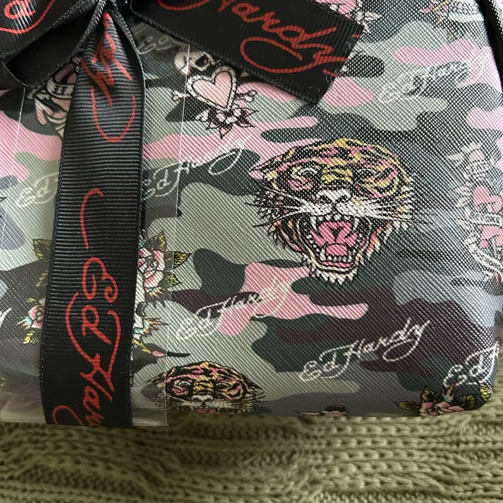 NWT Ed Hardy Pink Small Camo Cosmetic Pouch Bundle with Black Ribbon gift tie